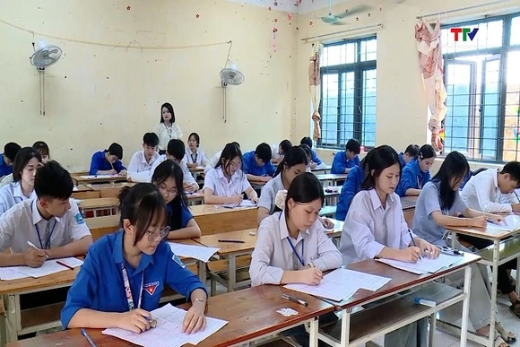 Kỳ thi tốt nghiệp THPT và tuyển sinh năm 2026 tổ chức theo hướng ổn định, giảm áp lực và chi phí