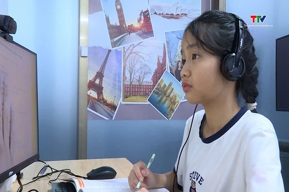 Cô học trò lớp 8 chinh phục IELTS 8.0