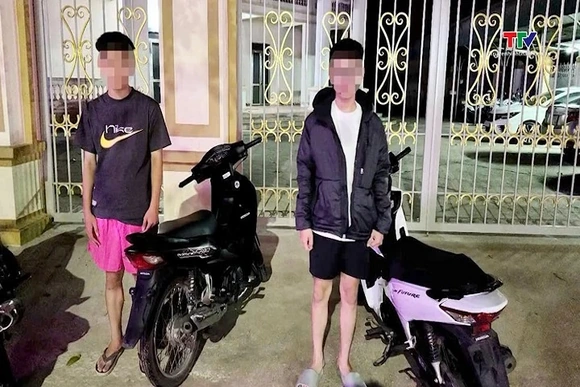 Xử lý nhóm thanh thiếu niên điều khiển mô tô vi phạm trật tự an toàn giao thông