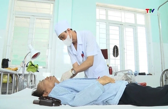 Cảnh báo liệt dây thần kinh số 7 do sốc nhiệt vào mùa hè