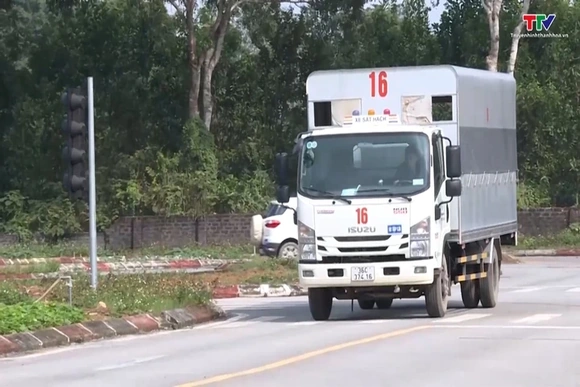 Bảo đảm người lái xe có đủ kỹ thuật, kỹ năng và đạo đức  khi tham gia giao thông