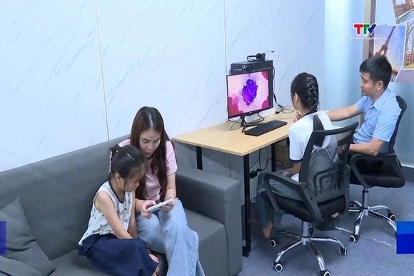 Cô học trò lớp 8 chinh phục IELTS 8.0