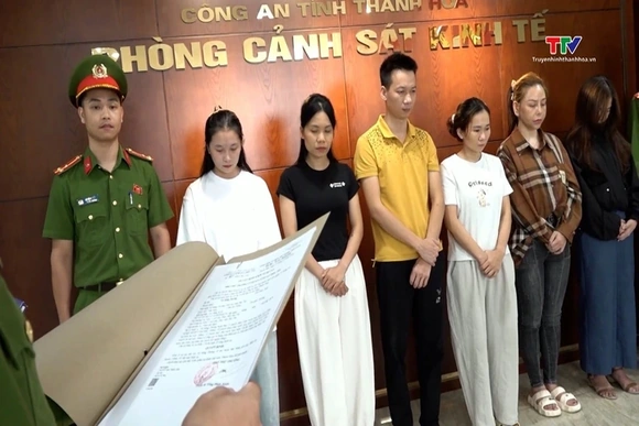 Buôn bán nước hoa giả, 6 đối tượng bị khởi tố