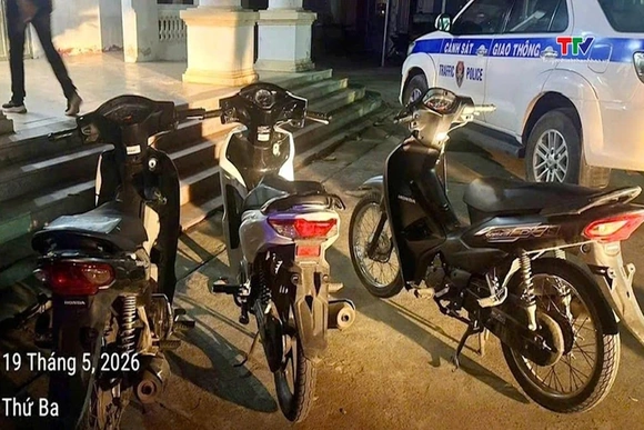 Xử lý nhóm thanh thiếu niên điều khiển mô tô vi phạm trật tự an toàn giao thông