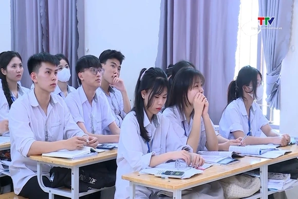 Tổ chức thi tốt nghiệp THPT và tuyển sinh đại học năm 2026 theo hướng giữ ổn định, giảm áp lực, giảm