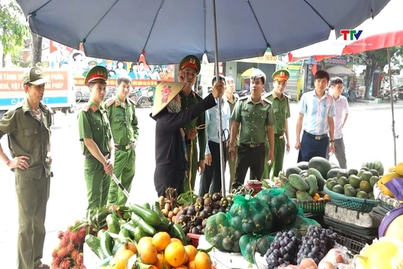 Các địa phương ra quân thiết lập lại trật tự công cộng, hành lang an toàn giao thông