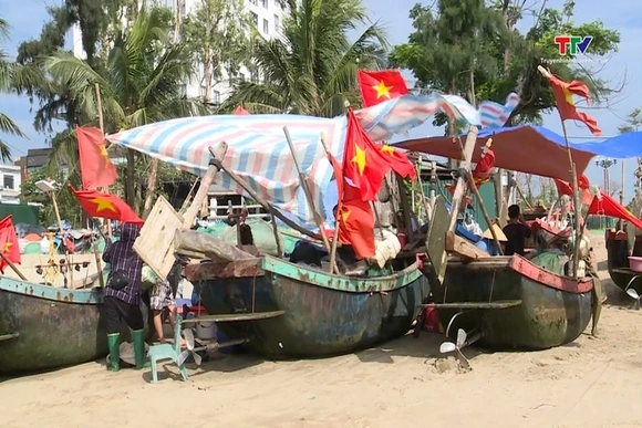 Sớm sắp xếp, chỉnh trang khu neo đậu tàu thuyền trên bãi biển Sầm Sơn