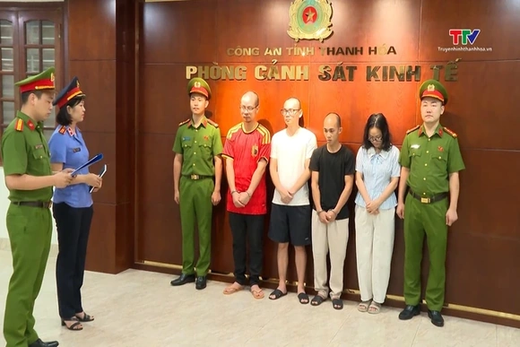 Triệt phá đường dây buôn lậu xe điện ba bánh xuyên biên giới