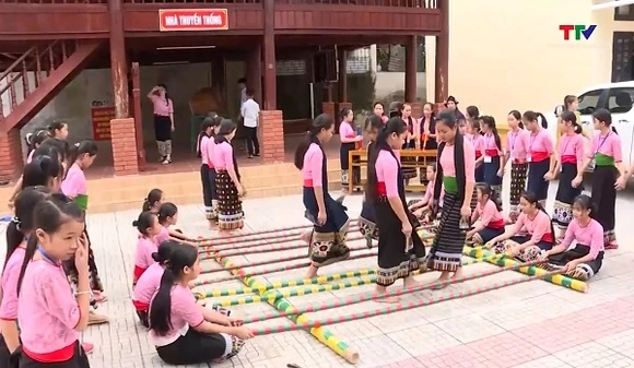 Giữ gìn và phát huy bản sắc văn hóa dân tộc trong trường nội trú