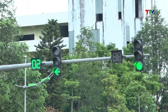 Phường Hạc Thành khắc phục bất cập đèn tín hiệu giao thông