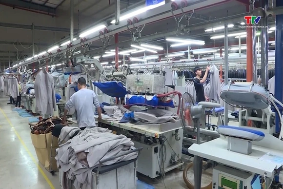Xuất nhập khẩu cả nước đạt gần 400 tỷ USD