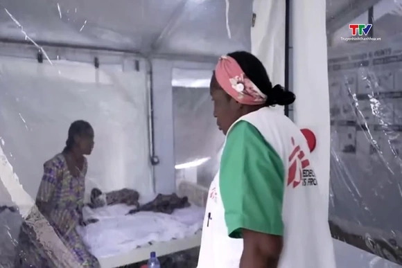 Tăng cường giám sát, chủ động phòng chống bệnh Ebola xâm nhập