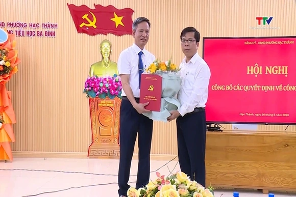 Phường Hạc Thành  công bố các quyết định về công tác cán bộ