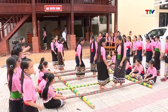 Giữ gìn và phát huy bản sắc văn hóa dân tộc trong trường nội trú