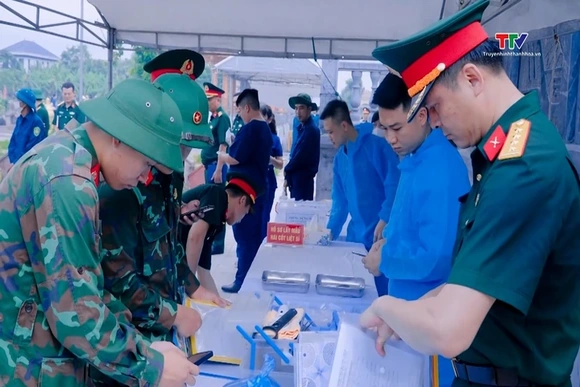 Lấy mẫu, bàn giao hài cốt liệt sĩ tại nghĩa trang liệt sĩ Quảng Xương