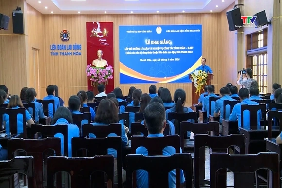 Bồi dưỡng lý luận và nghiệp vụ công tác công đoàn