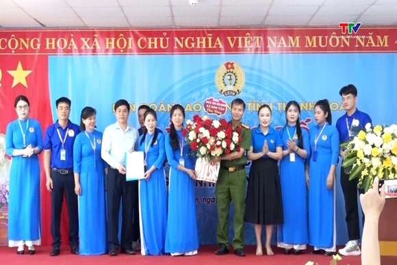 Lễ công bố Quyết định thành lập Công đoàn cơ sở Công ty TNHH Giày Thạch Định, xã Kim Tân