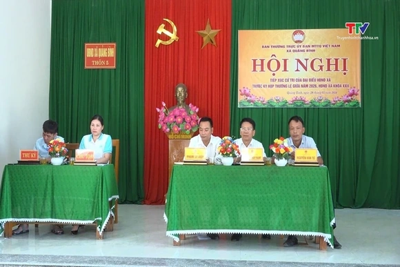 Đại biểu Hội đồng Nhân dân xã Quảng Bình tiếp xúc với cử tri trước Kỳ họp thường lệ giữa năm 2026