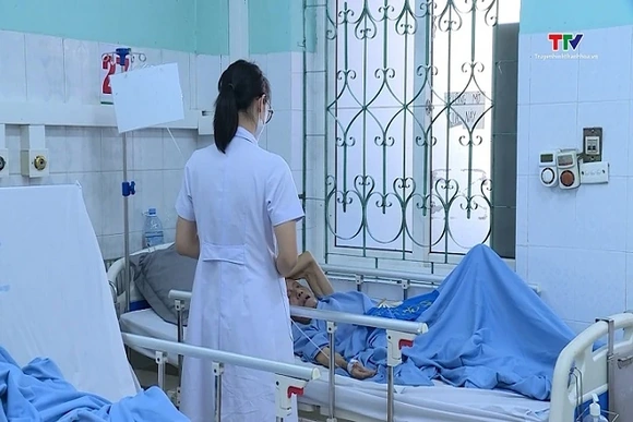 5 người nhập viện cấp cứu sau khi ăn bọ xít
