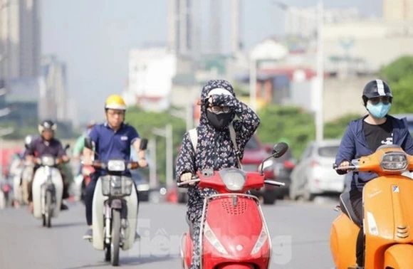 Bắc Bộ và Trung Bộ nắng nóng gay gắt, có nơi trên 39 độ C