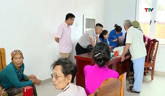 Tháo gỡ điểm nghẽn trong chi trả an sinh không dùng tiền mặt