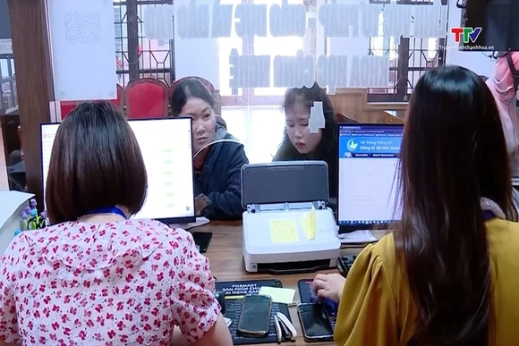 Phường Quang Trung đồng hành cùng người dân trong giải quyết hồ sơ trực tuyến