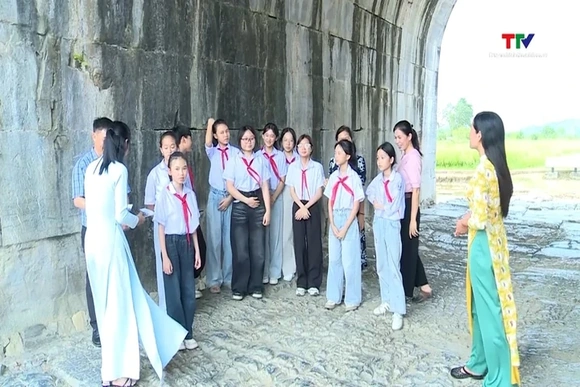Giáo dục truyền thống yêu nước cho học sinh