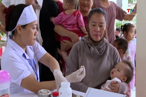 Bổ sung vi chất dinh dưỡng cho trẻ em