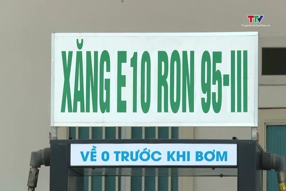 Ngày đầu chính thức kinh doanh xăng E10