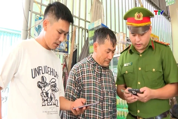 Thanh Hóa tăng tốc hỗ trợ chi trả an sinh xã hội không dùng tiền mặt