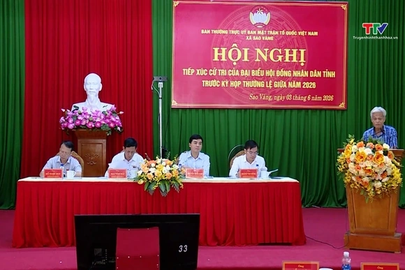Chủ tịch UBND tỉnh và các đại biểu Hội đồng nhân dân tỉnh tiếp xúc cử tri