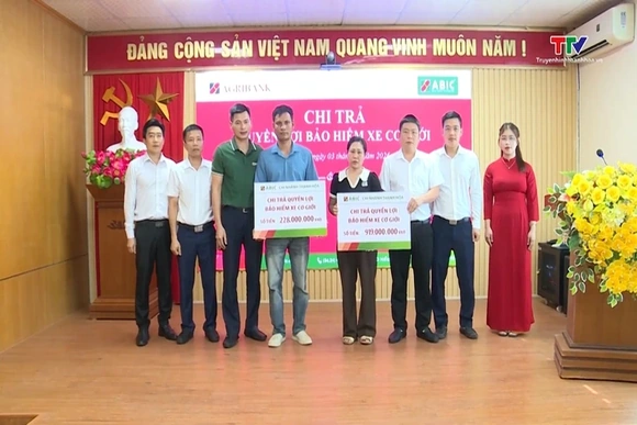 Chi trả hơn 1,1 tỷ đồng quyền lợi bảo hiểm cho khách hàng