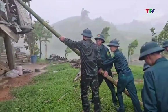 Dông lốc gây thiệt hại tại nhiều địa phương miền núi Thanh Hóa