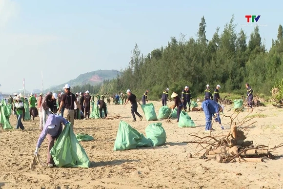 Đồng hành làm sạch biển