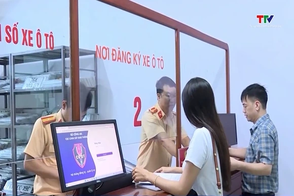 Từ 8/6, người dân có thể tra cứu thông tin đăng ký xe trên VNeID và VNeTraffic