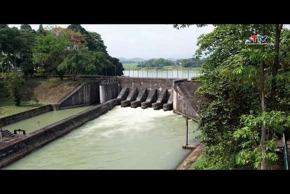 Một thế kỷ trị thủy trên dòng sông Chu