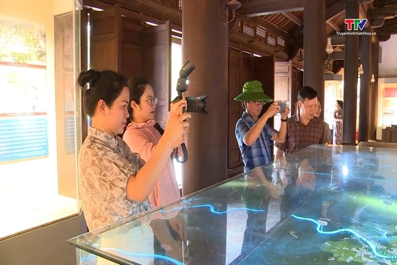 Hội nghị cung cấp thông tin và đưa phóng viên đi tác nghiệp tại cơ sở