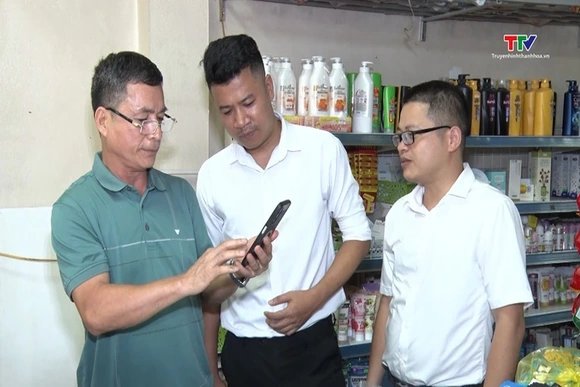 Tháo gỡ điểm nghẽn trong chi trả an sinh không dùng tiền mặt