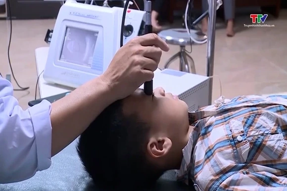 Chăm sóc sức khỏe đôi mắt cho trẻ em