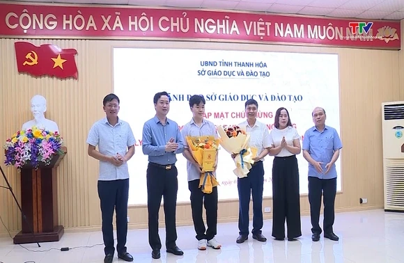 Khen thưởng học sinh đoạt thành tích tại Kỳ thi Olympic Toán châu Á - Thái Bình Dương