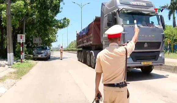 Từ 01.07.2026, xe trục đơn lưu thông trên đường bộ không được vượt quá 10 tấn