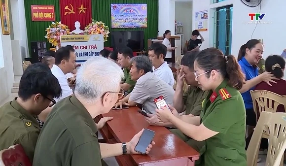 Tăng tốc hỗ trợ chi trả an sinh xã hội không dùng tiền mặt