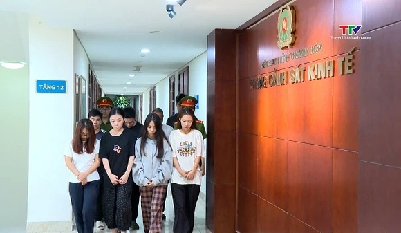 Khởi tố 15 bị can chế tác, mua bán trang sức giả mạo nhãn hiệu