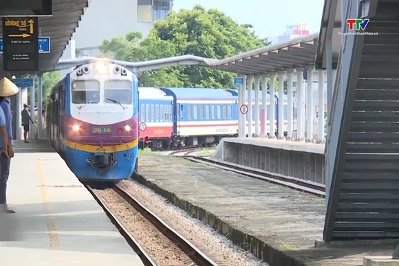 Ưu đãi 10% vé tàu cho thí sinh thi và nhập học năm 2026