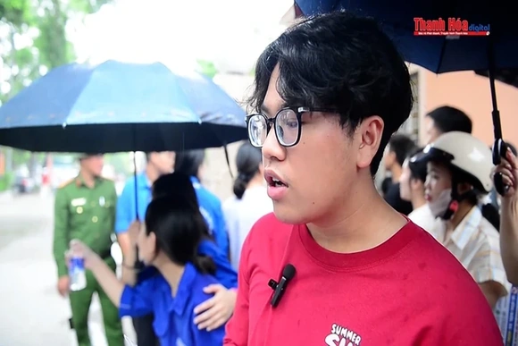 Thí sinh hoàn thành môn thi đầu tiên tốt nghiệp THPT