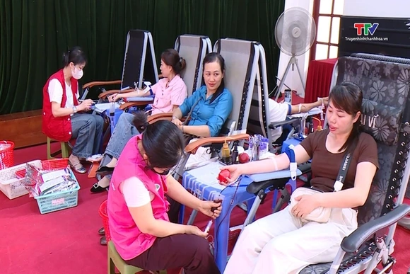 Gần 250 đoàn viên công đoàn phường Quảng Phú tham gia hiến máu tình nguyện
