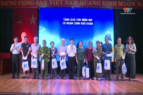 Khám sức khỏe toàn dân cho khoảng 1.000 người dân Thanh Hóa