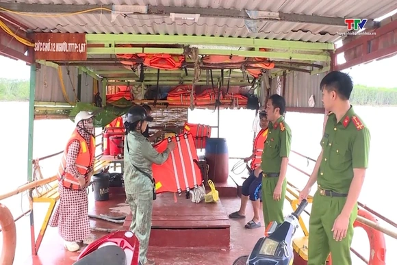 Đẩy mạnh giám sát, điều hành các cảng, bến thuỷ nội địa