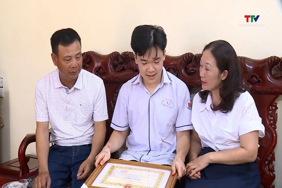 Từ đam mê đến Huy chương Đồng Olympic Toán học