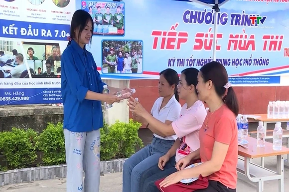 Tiếp sức mùa thi - Lan tỏa yêu thương, sẻ chia